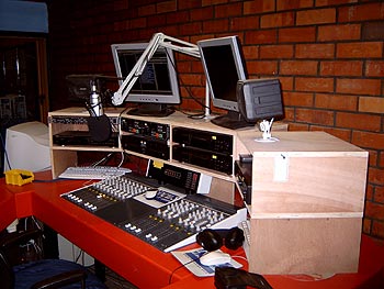 De oude studio van Radio Basic Gold.